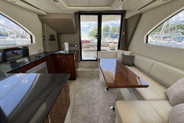 Carver C34 Command Bridge Yacht For Sale
