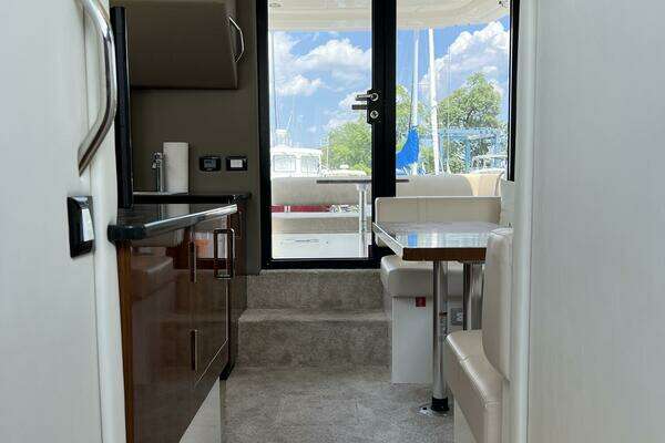 Carver C34 Command Bridge Yacht For Sale