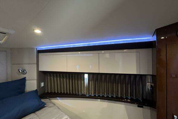 Carver C34 Command Bridge Yacht For Sale