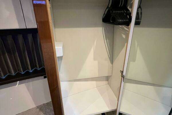 Carver C34 Command Bridge Yacht For Sale