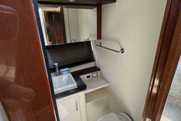 Carver C34 Command Bridge Yacht For Sale