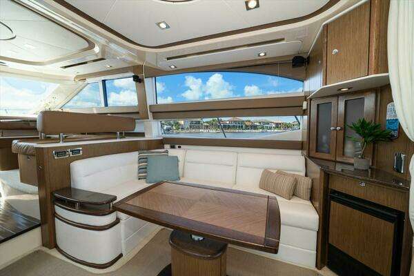 Meridian 441 Sedan Yacht For Sale