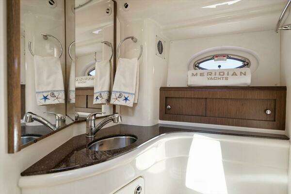 Meridian 441 Sedan Yacht For Sale