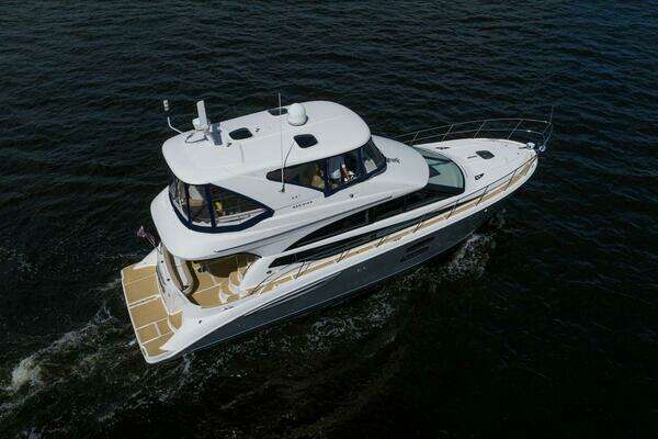Meridian 441 Sedan Yacht For Sale