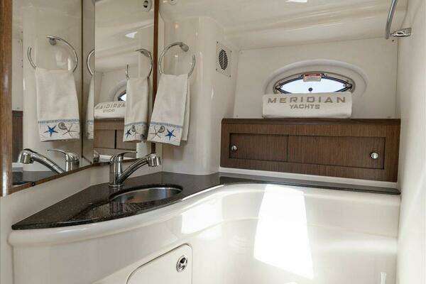 Meridian 441 Sedan Yacht For Sale
