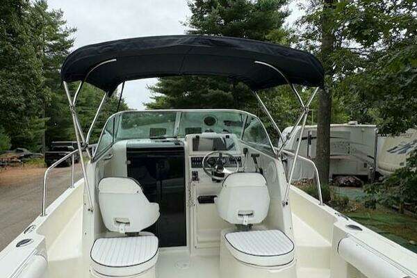 Photo of the 2006 Caravelle Sea Hawk 230 WA