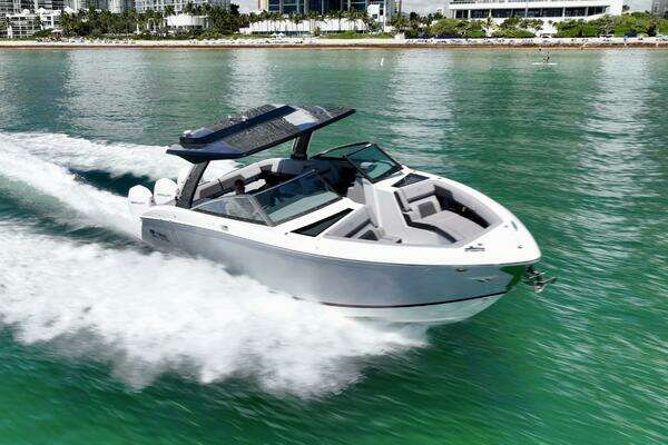 Cobalt R33 Yacht For Sale