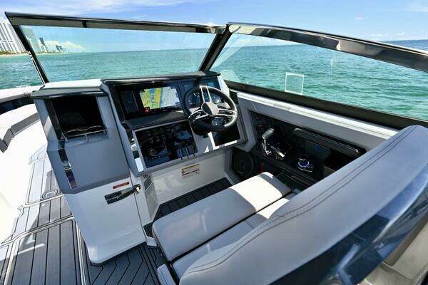 Cobalt R33 Yacht For Sale