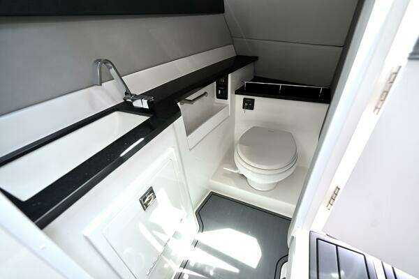 Cobalt R33 Yacht For Sale