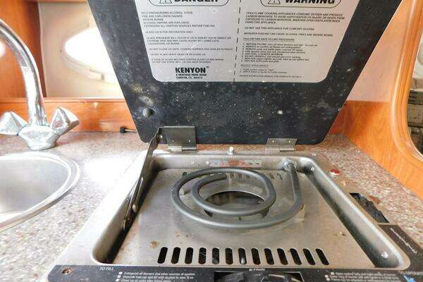 Photo of the 2004 Rinker Fiesta Vee 270 "War Trophy"