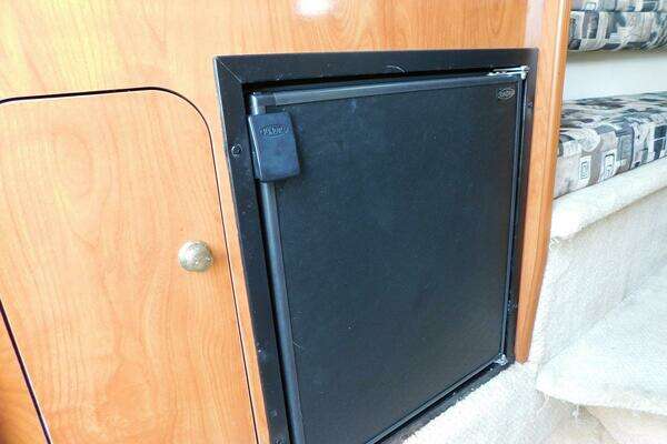 Photo of the 2004 Rinker Fiesta Vee 270 "War Trophy"