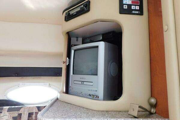 Photo of the 2004 Rinker Fiesta Vee 270 "War Trophy"