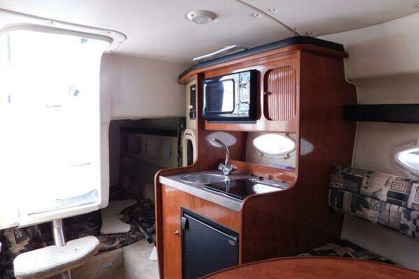 Photo of the 2004 Rinker Fiesta Vee 270 "War Trophy"