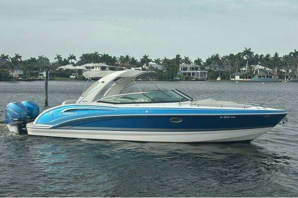 31-ft-Formula-2020-310 Bowrider-Naples Florida United States yacht for sale