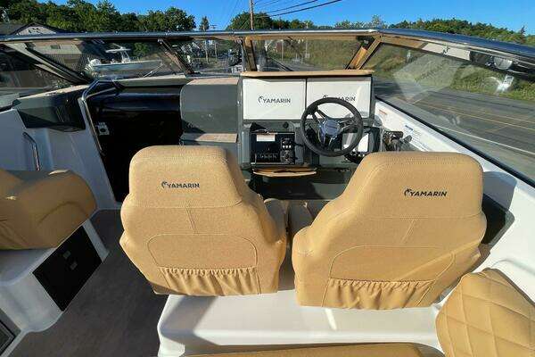 Photo of the 2023 Yamarin 88 DC