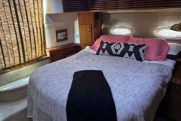 Carver 444 CPMY Yacht For Sale