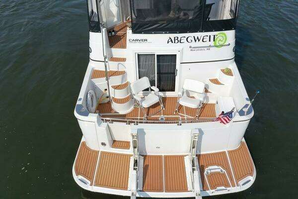 Carver 444 CPMY Yacht For Sale