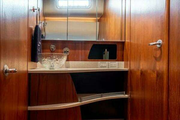 Tiara Yachts 4300 Sovran Yacht For Sale