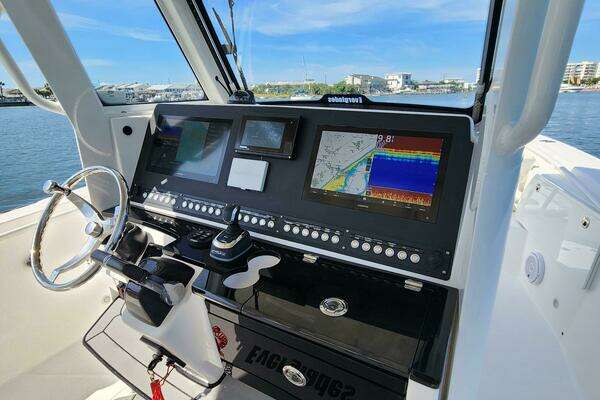 Everglades 335 CC Yacht For Sale