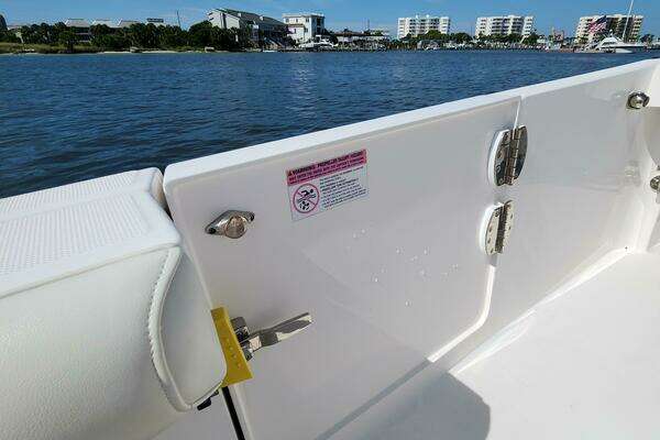 Everglades 335 CC Yacht For Sale