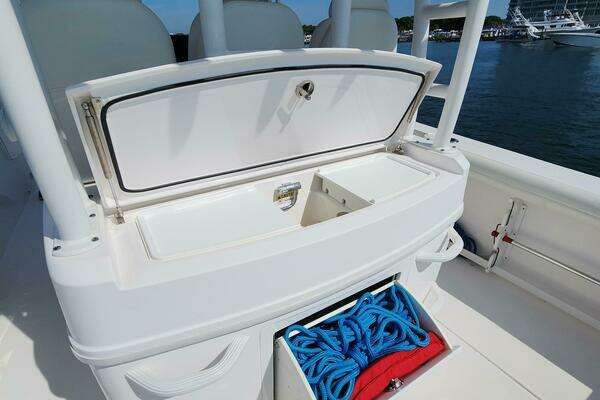 Everglades 335 CC Yacht For Sale