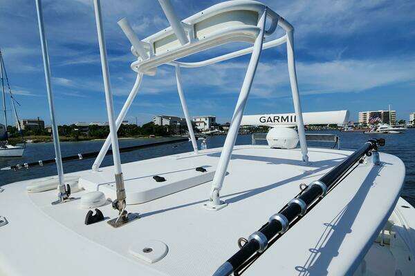 Everglades 335 CC Yacht For Sale