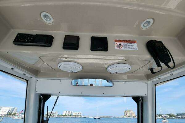 Everglades 335 CC Yacht For Sale