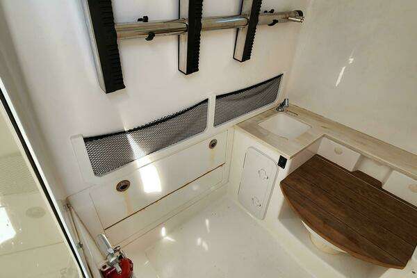Everglades 335 CC Yacht For Sale