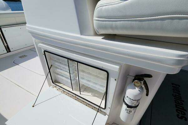 Everglades 335 CC Yacht For Sale