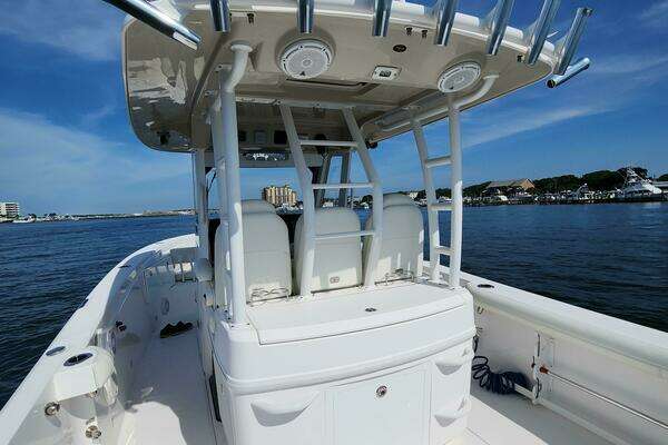 Everglades 335 CC Yacht For Sale
