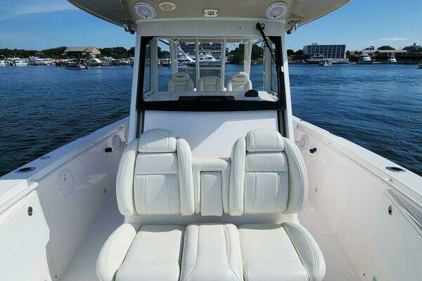 Everglades 335 CC Yacht For Sale