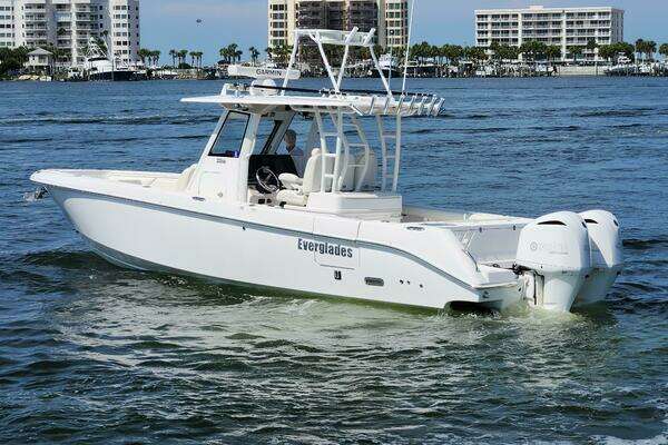 Everglades 335 CC Yacht For Sale