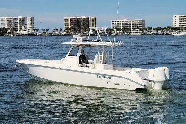 Everglades 335 CC Yacht For Sale