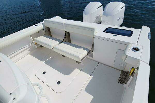 Everglades 335 CC Yacht For Sale