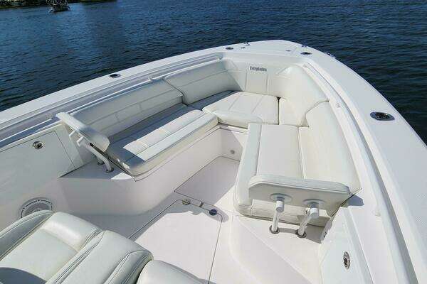 Everglades 335 CC Yacht For Sale