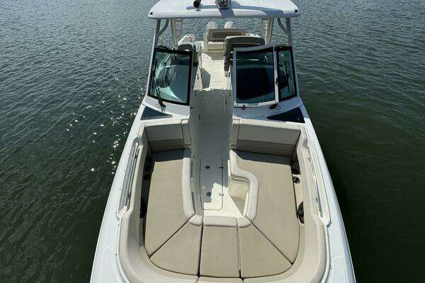 Boston Whaler 320 Vantage Yacht For Sale