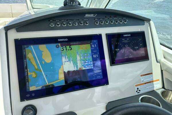 Boston Whaler 320 Vantage Yacht For Sale