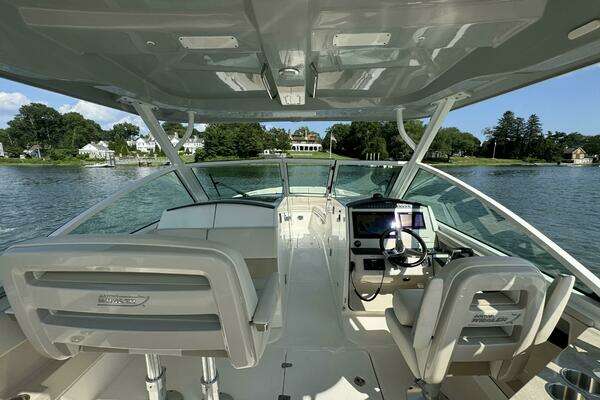 Boston Whaler 320 Vantage Yacht For Sale