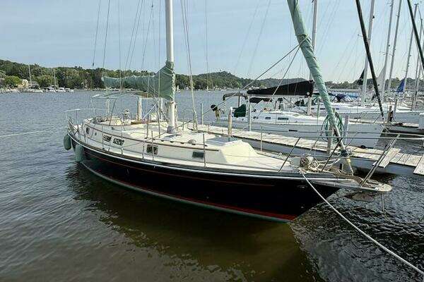 43-ft-Gulfstar-1979-43 MK II-Blown Away-Saugatuck Michigan United States yacht for sale