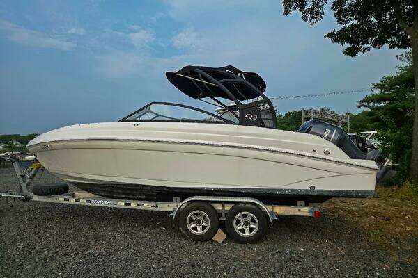 23-ft-Rinker-2019-Q3 OB-Toms River New Jersey United States yacht for sale