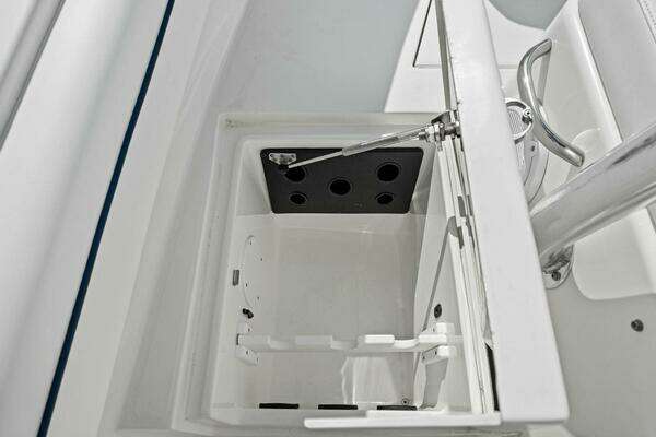Regulator 32 FS Yacht For Sale