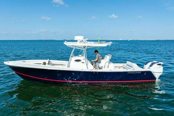 Regulator 32 FS Yacht For Sale