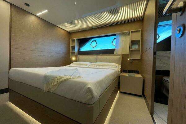 Ferretti Yachts 920 Yacht For Sale