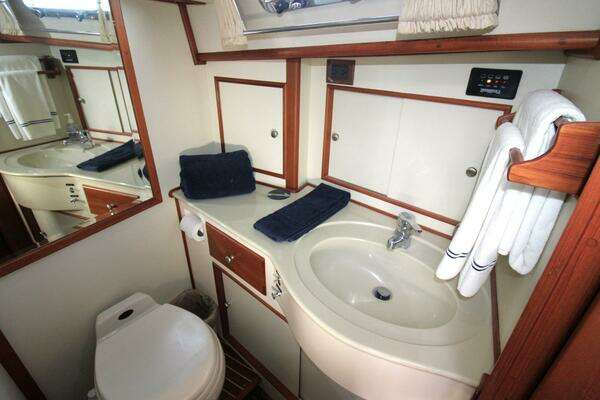 Grand Banks 49 Eastbay HX Yacht For Sale