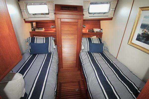 Grand Banks 49 Eastbay HX Yacht For Sale