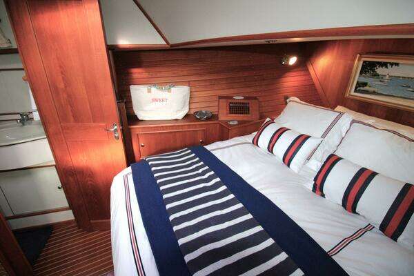 Grand Banks 49 Eastbay HX Yacht For Sale