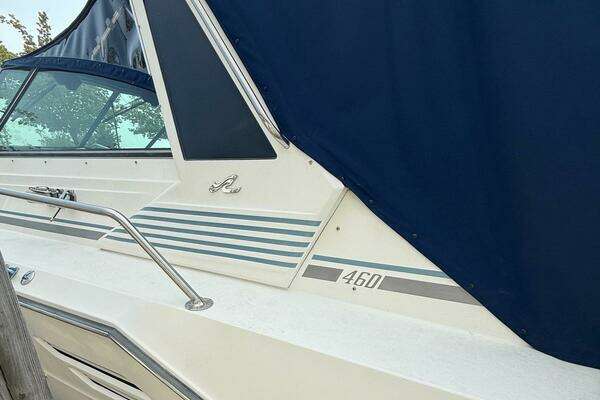 Photo of the 1989 Sea Ray 460 Express Cruiser
