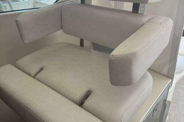 Pursuit 365 SCI Yacht For Sale