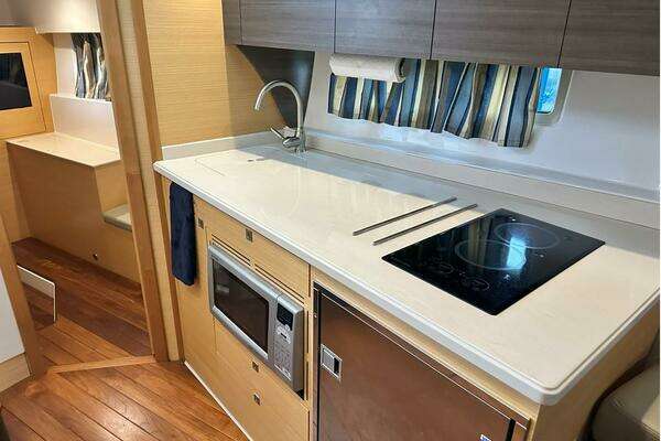 Pursuit 365 SCI Yacht For Sale