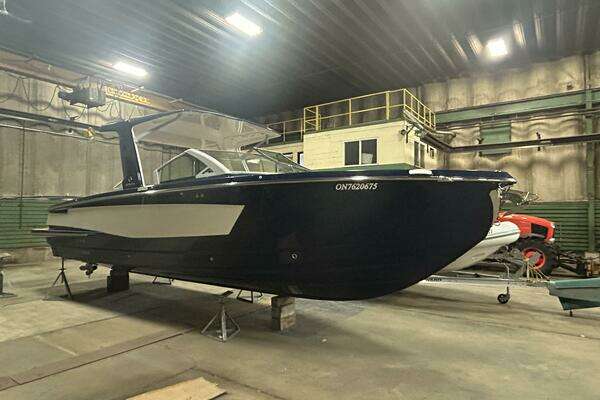 32-ft-Aviara-2021-AV32-Chatham Ontario Canada yacht for sale